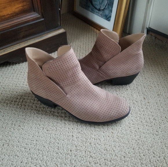 me too Shoes - Me Too Zola Booties